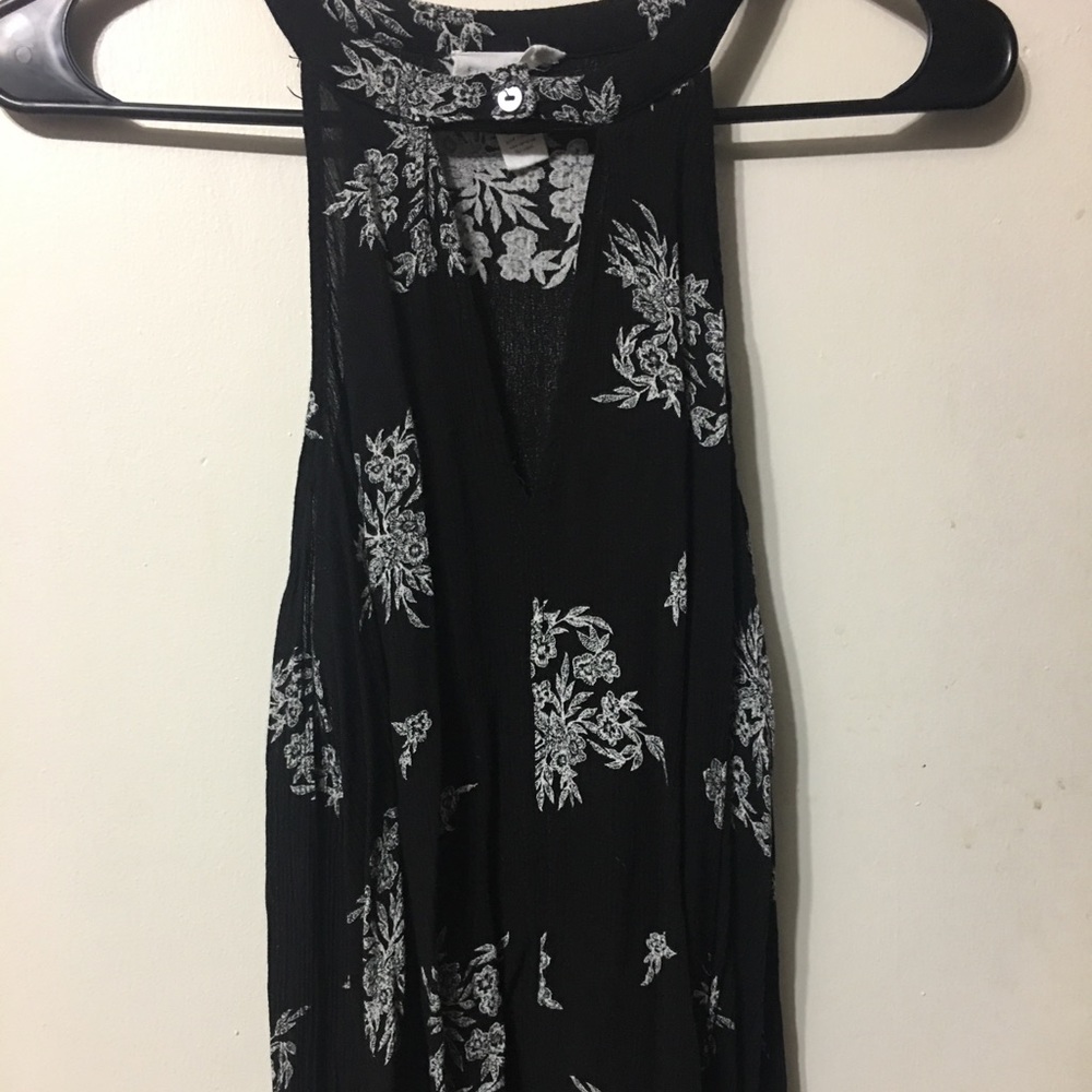 Black Floral Cold Shoulder Top/Full Tilt/Size M